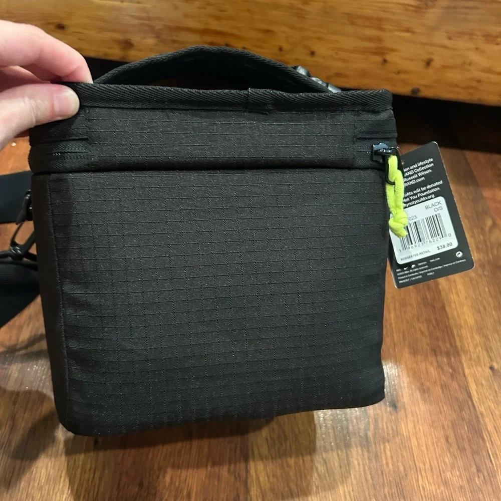NWT Nike Cube Square Insulated Lunch Bag Black Yellow Shoulder Strap - Picture 4 of 8